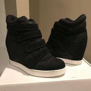 ALDO sneaker wedges size 9